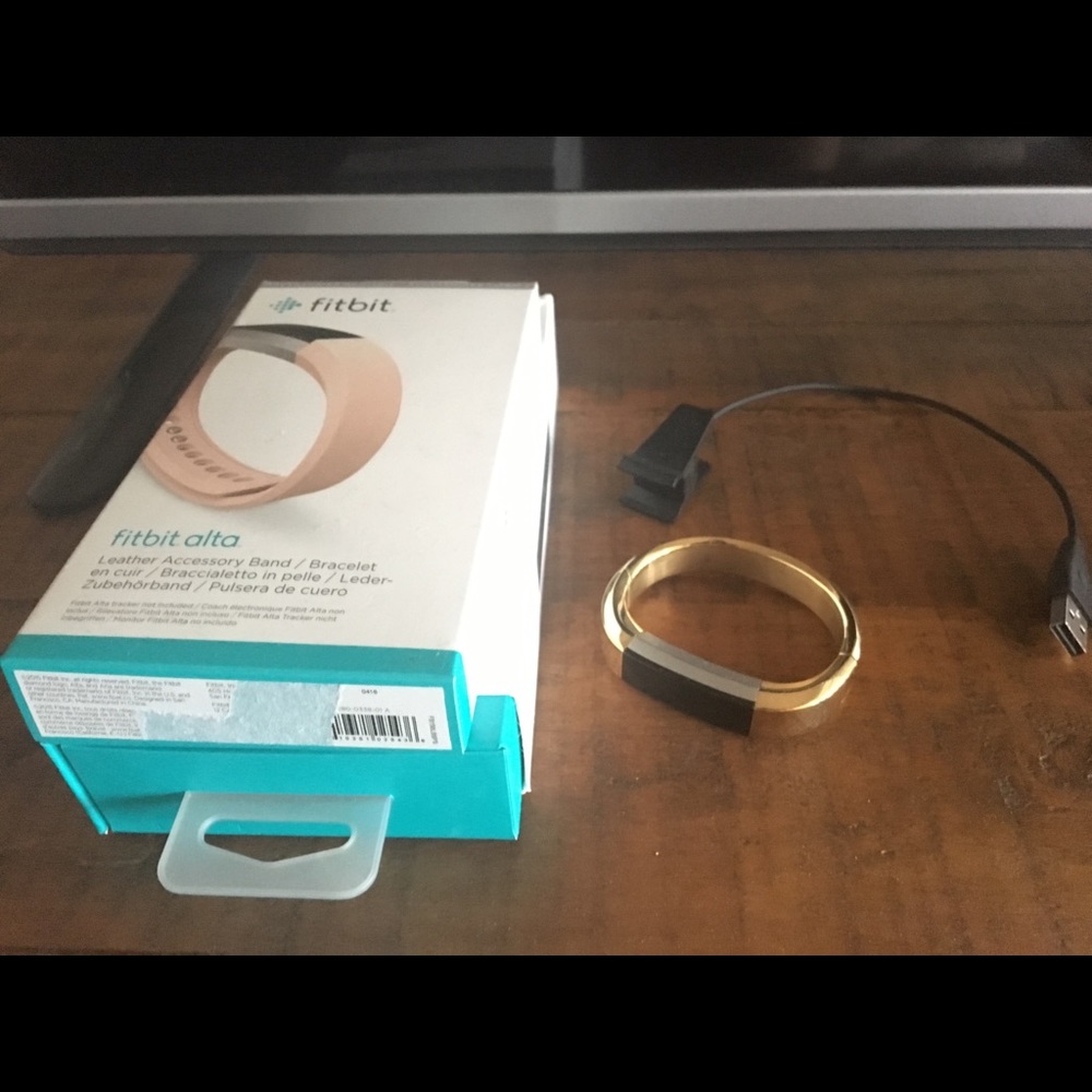 Fitbit Alta w/Fitbit gold bangle